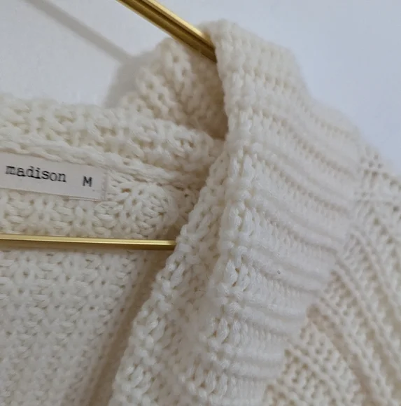 Moon & Madison Medium Cozy‎ Cream Knit Cropped Cowl Neck Sweater - Picture 3 of 10